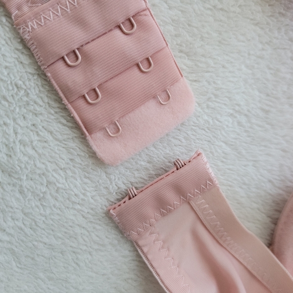 Marilyn Monroe | Soft Padded Pink Lace Trim Underwire Everyday Bra - Picture 4 of 16